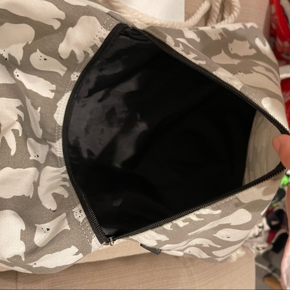 𝅺t-bags Polar Bear Print Drawstring Back Pack with Extra Zipper pocket - Picture 6 of 7